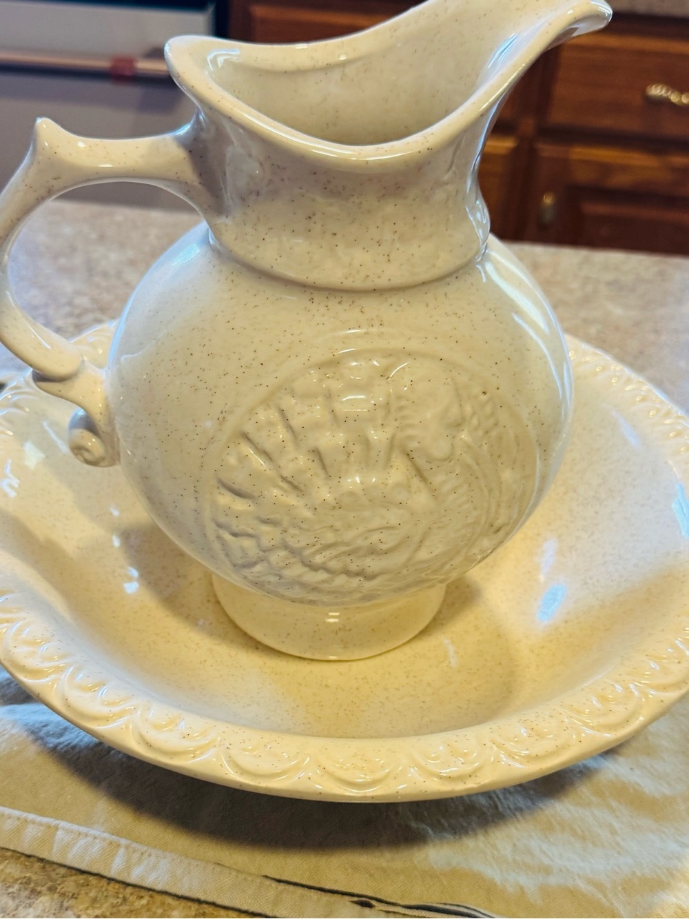 Pfaltzgraff Cream Speckled Ceramic Pitcher and Basin Set